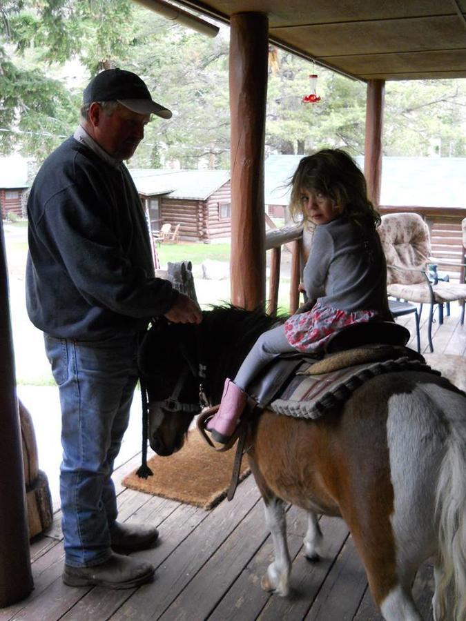 Blackwater Creek Ranch Wapiti Exteriör bild